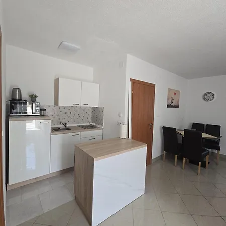 Josipa Apartament *